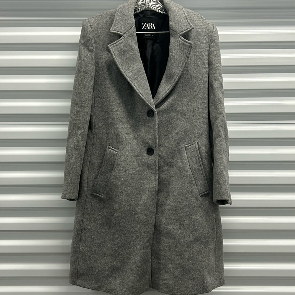ZARA-LT GREY WOOL BLEND COAT W/2 SIDE SLANT POCKETS & 2 BLACK BUTTONS IN FRONT